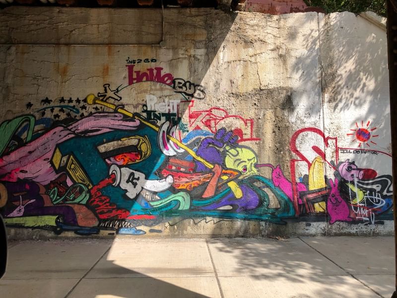 mural in Chicago by artist Uter.