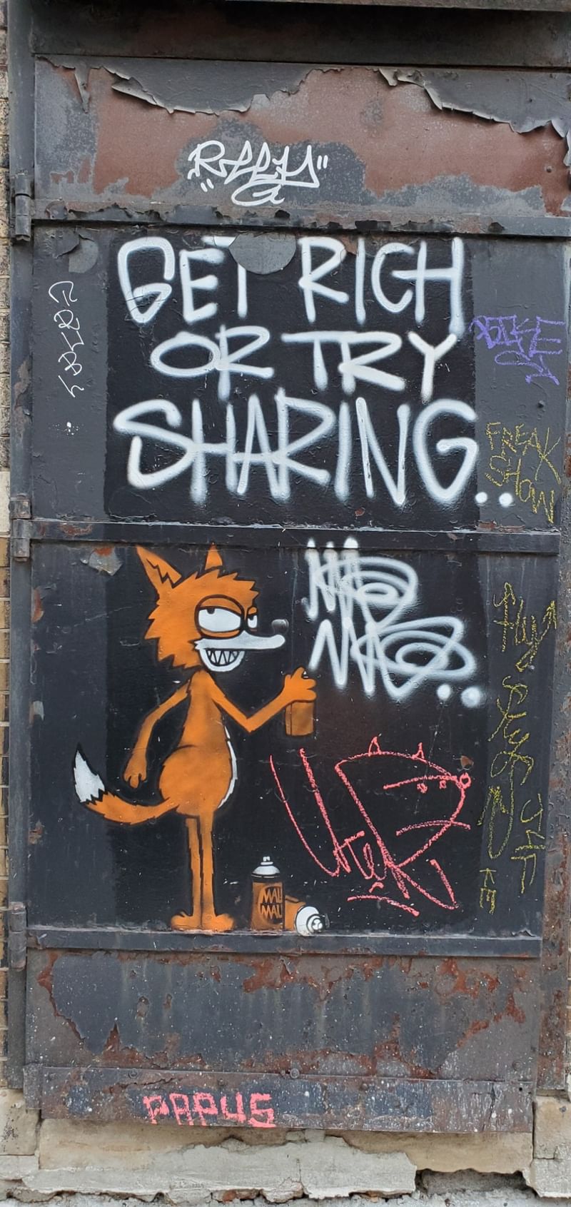 mural in Chicago by artist Mau Mau.