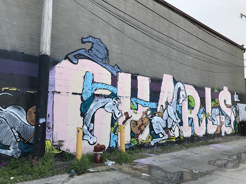 mural in Chicago by artist Uter.