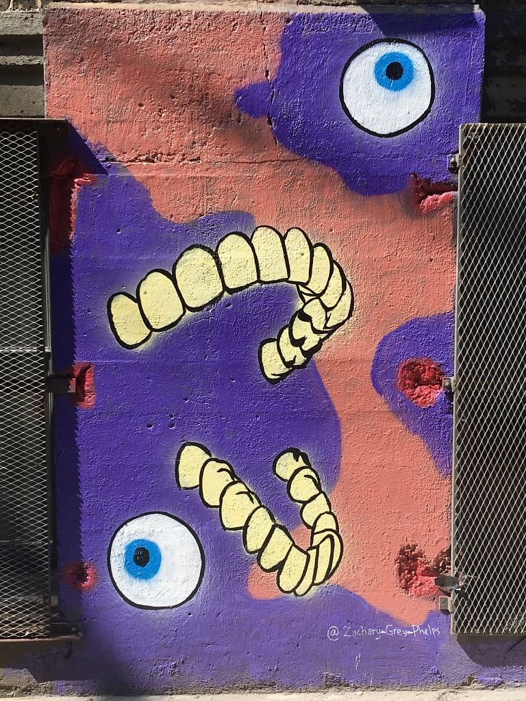 mural in Chicago by artist unknown.