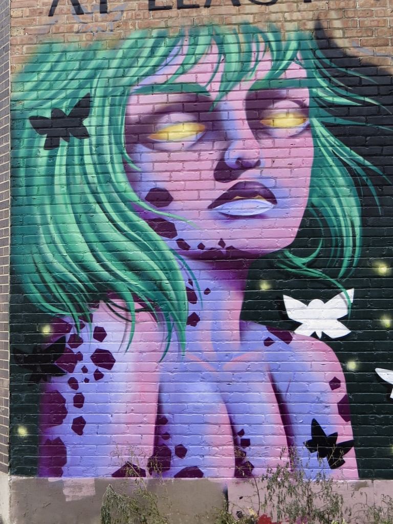 mural in Chicago by artist unknown.