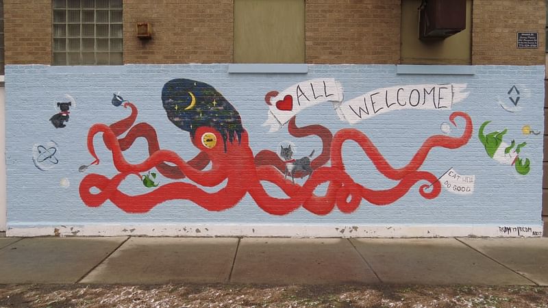 mural in Chicago by artist unknown.