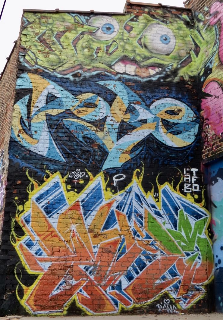 mural in Chicago by artist unknown.