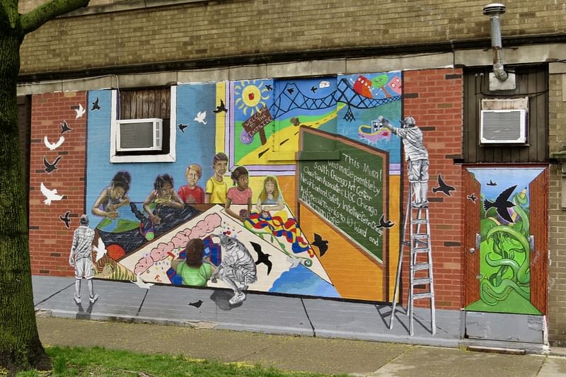mural in Chicago by artist unknown.