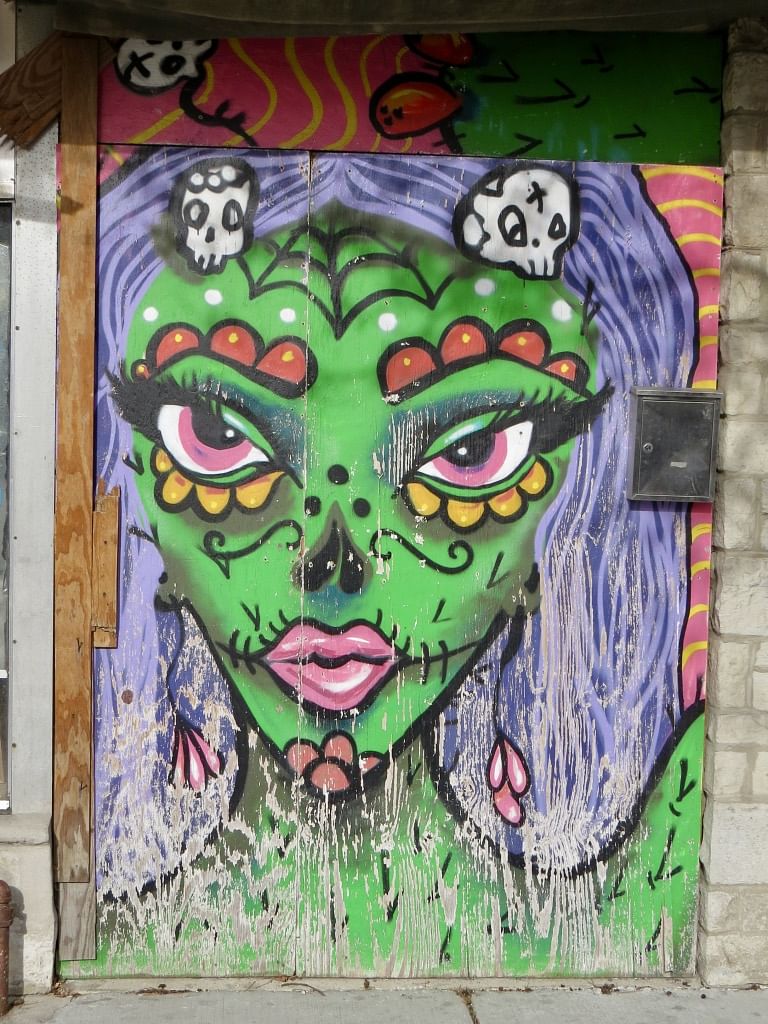 mural in Chicago by artist unknown.