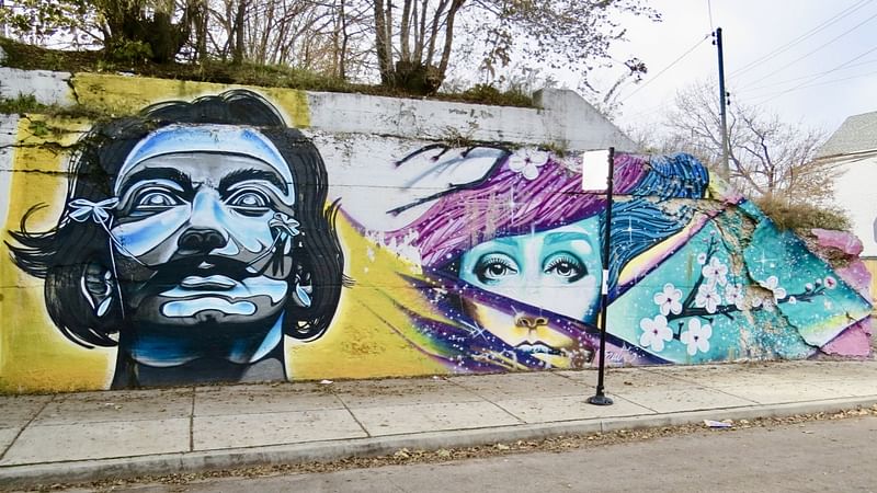mural in Chicago by artist unknown.