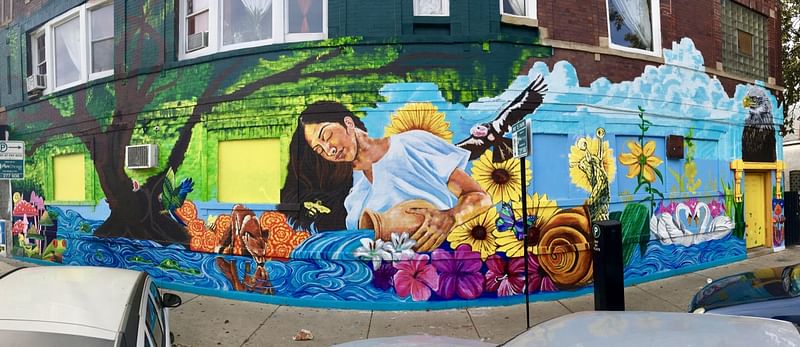 mural in Chicago by artist unknown.