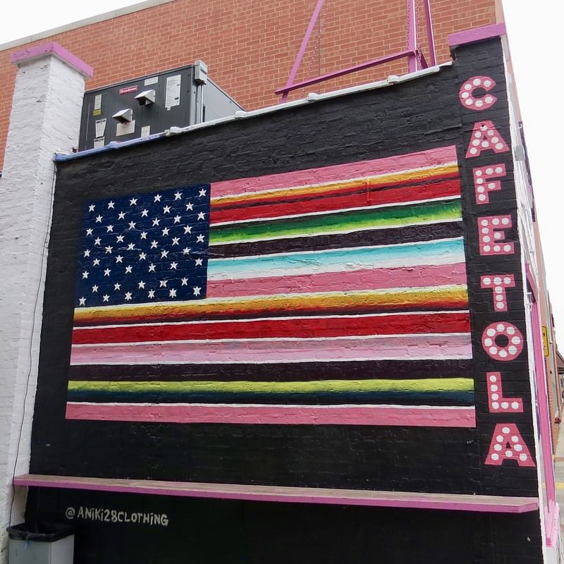 mural in Chicago by artist unknown.