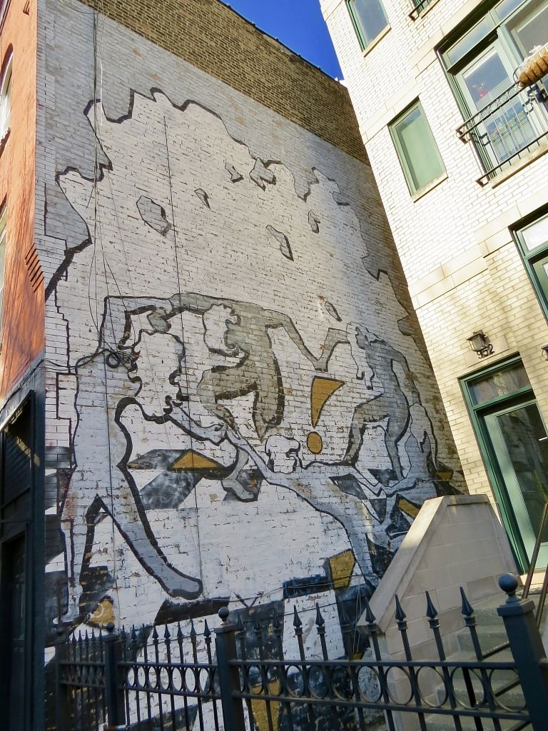mural in Chicago by artist unknown.