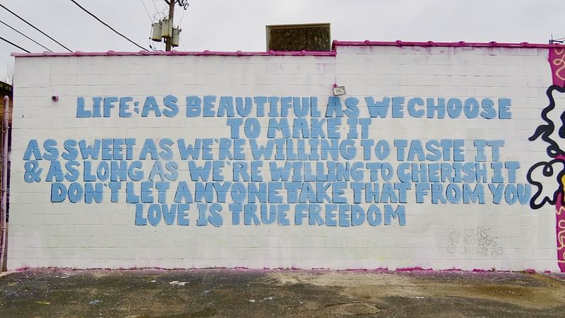 mural in Chicago by artist unknown.