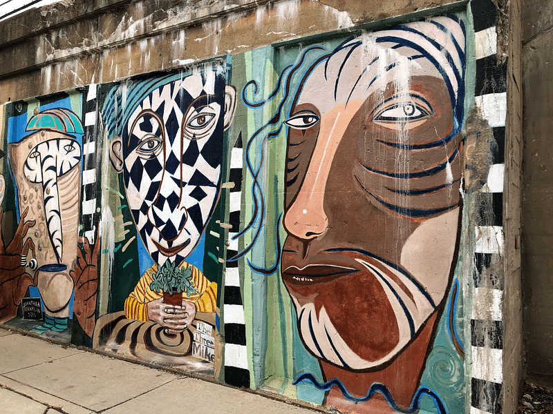 mural in Oak Park by artist unknown.