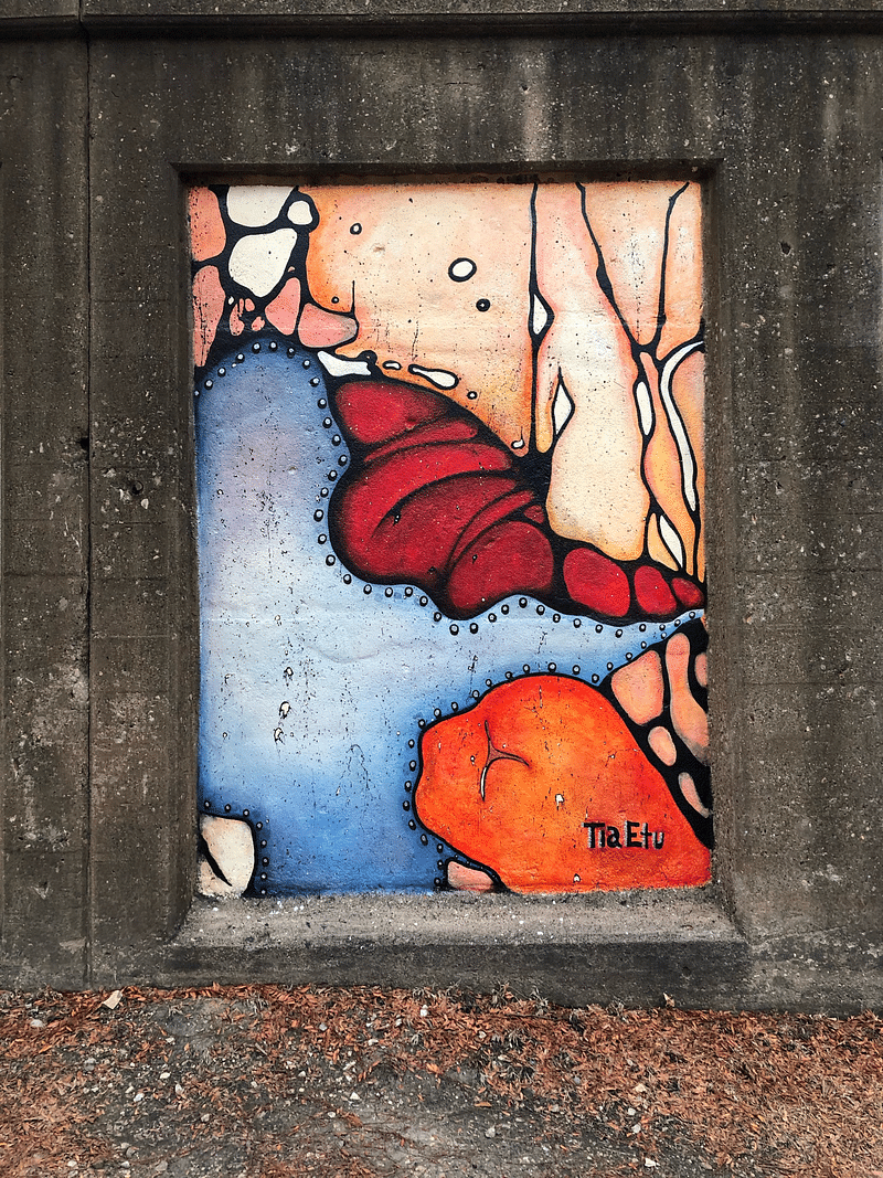mural in Oak Park by artist Tia Etu.