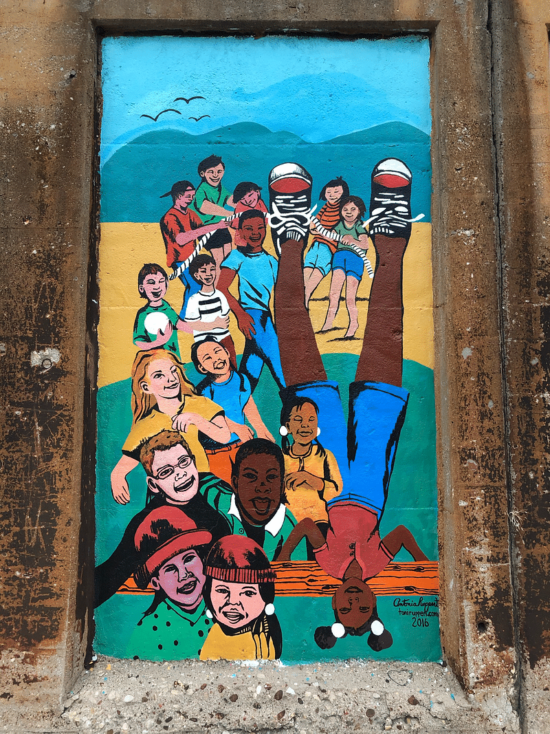 mural in Oak Park by artist unknown.