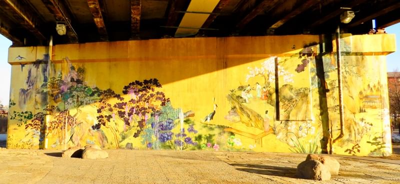 mural in Chicago by artist unknown.
