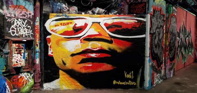 mural in London by artist Knot1.