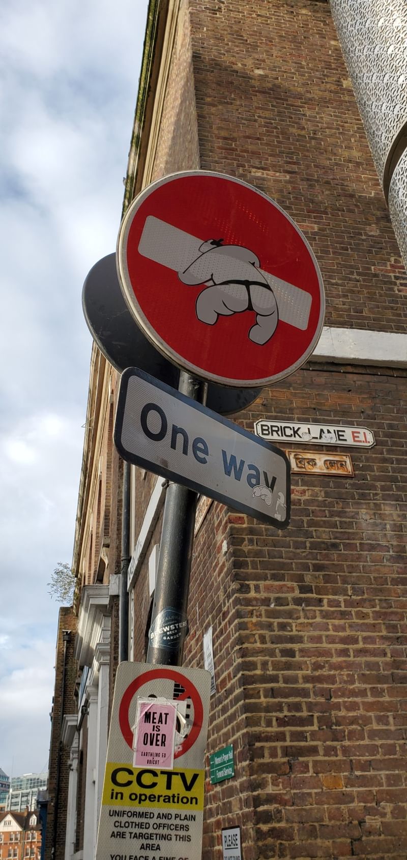 mural in London by artist unknown.