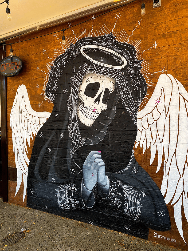 mural in Sacramento by artist 2hermano.