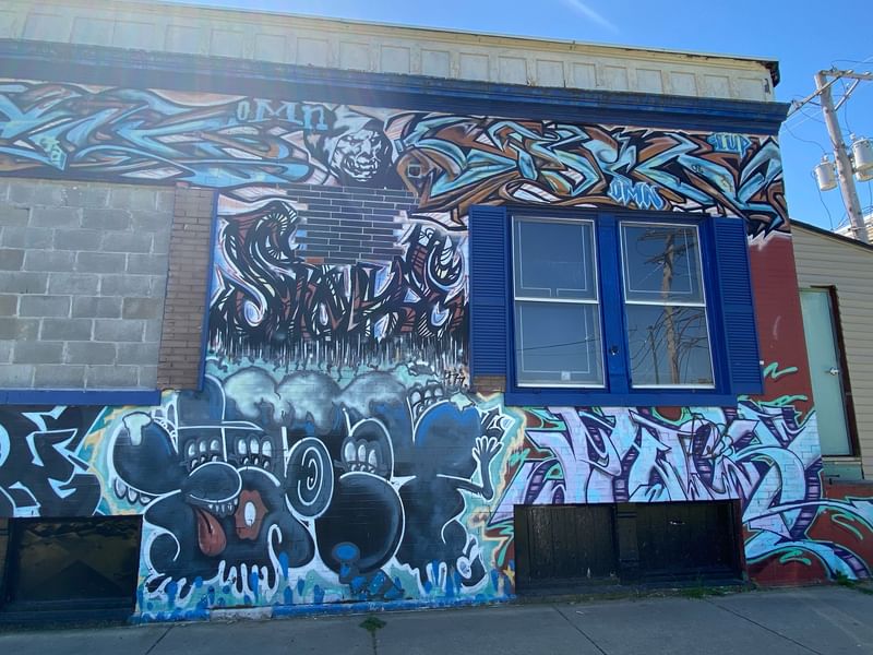 mural in Chicago by artist unknown.