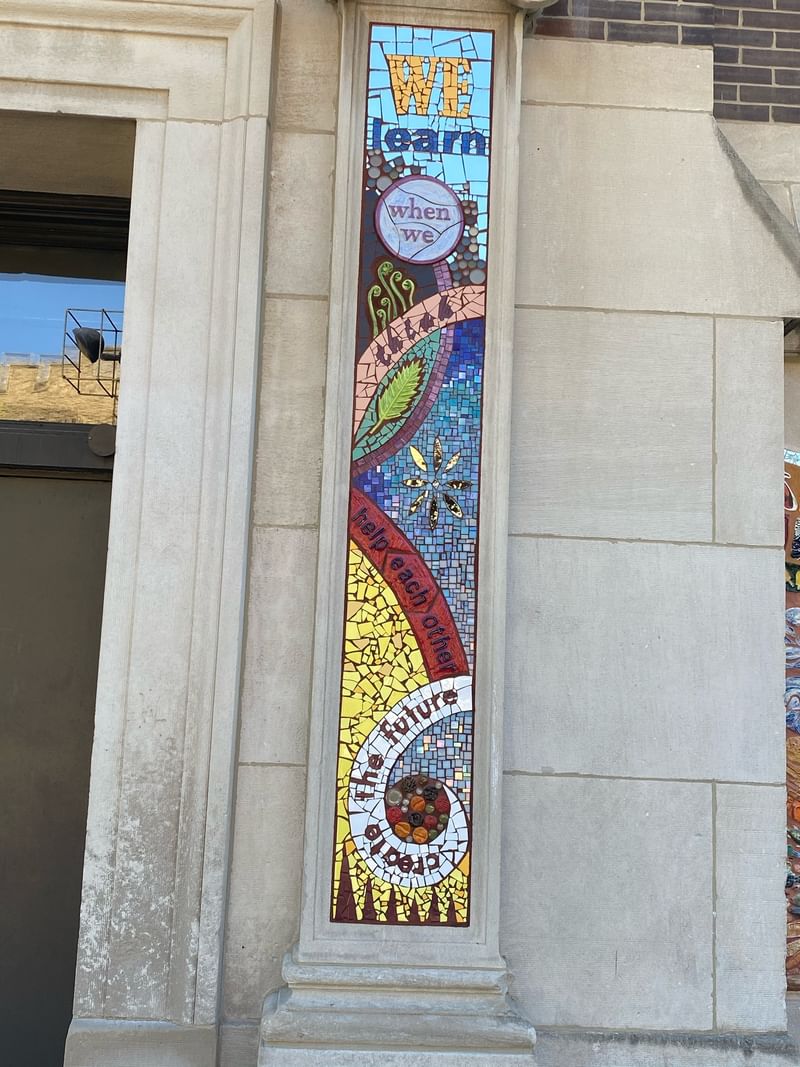 mural in Chicago by artist unknown.