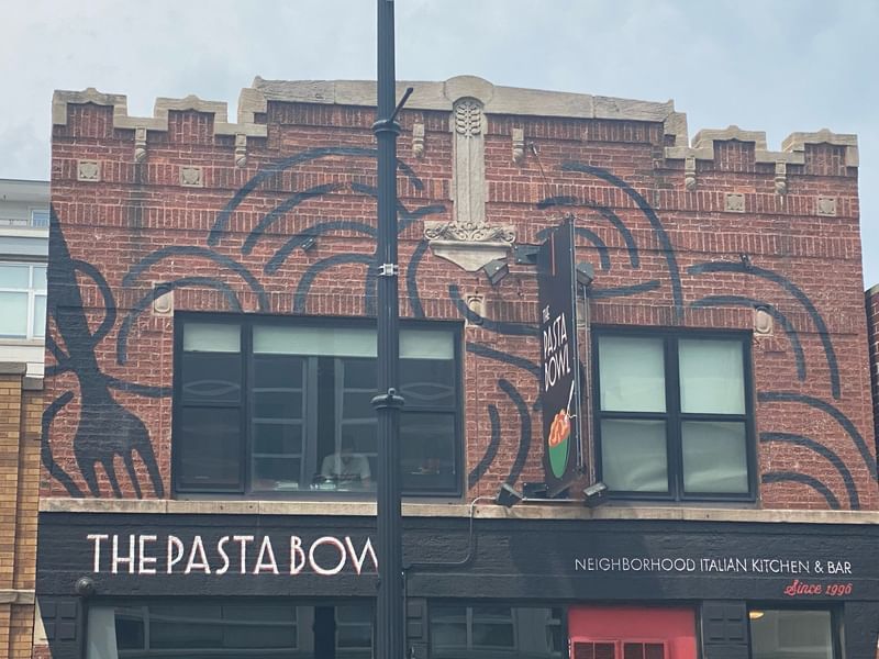 mural in Chicago by artist unknown.