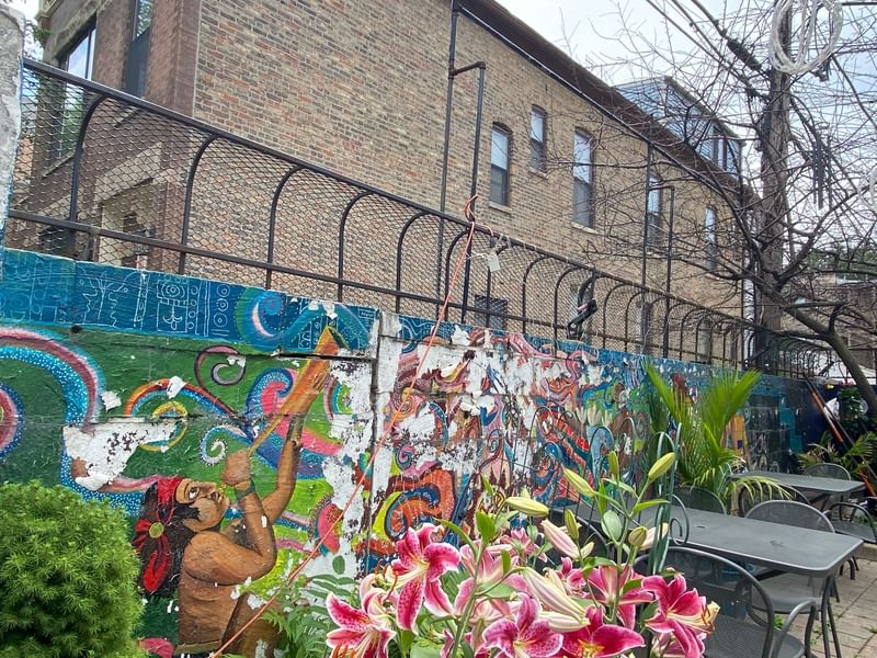 mural in Chicago by artist unknown.