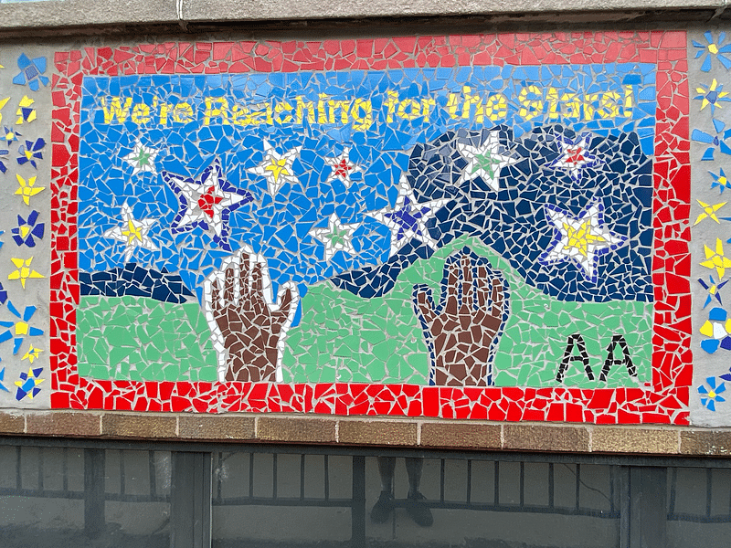 mural in Chicago by artist unknown.