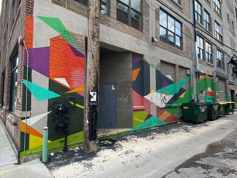 mural in Chicago by artist unknown.