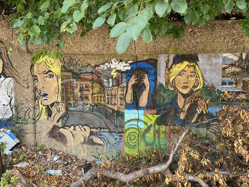 mural in Chicago by artist unknown.