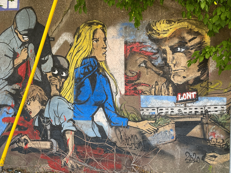 mural in Chicago by artist unknown.