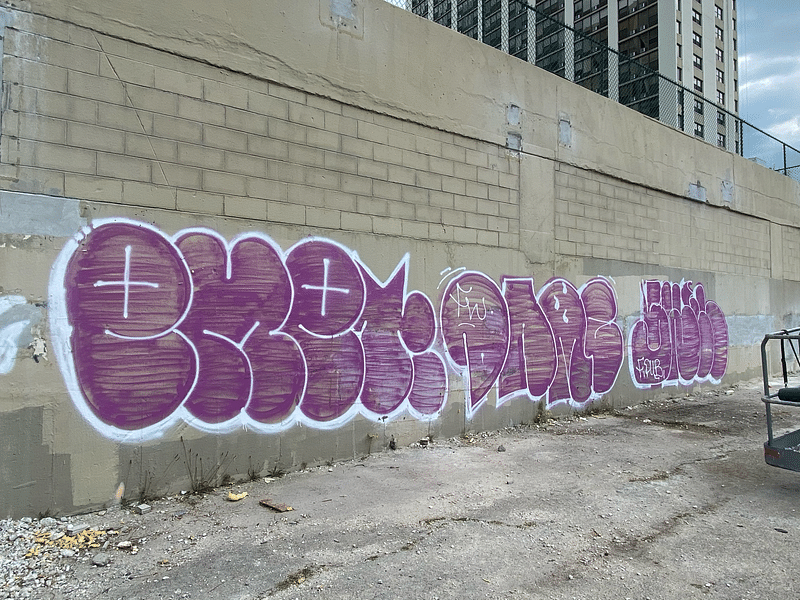 mural in Chicago by artist unknown.