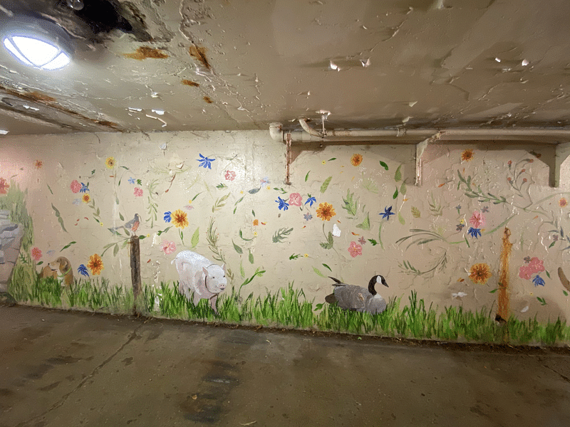 mural in Chicago by artist unknown.