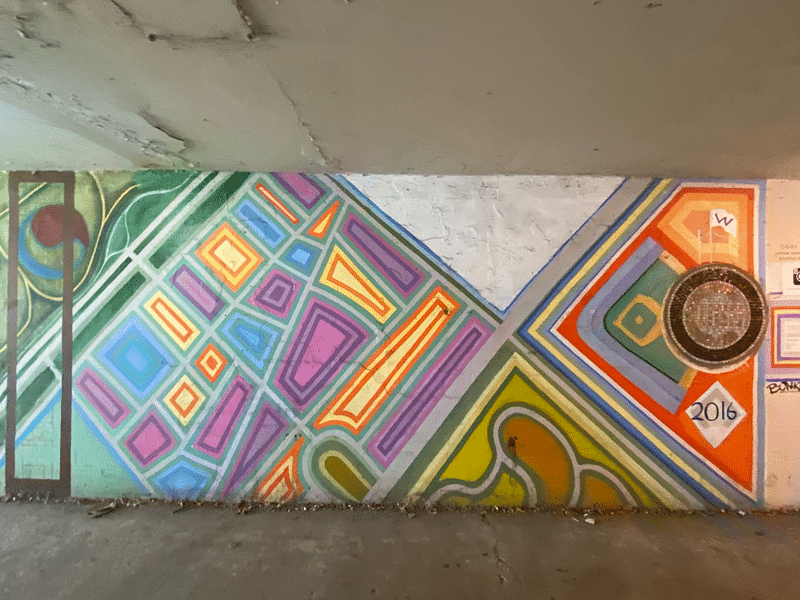 mural in Chicago by artist unknown.
