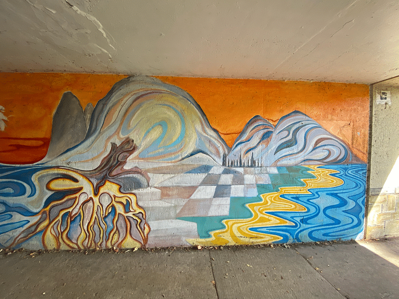 mural in Chicago by artist unknown.