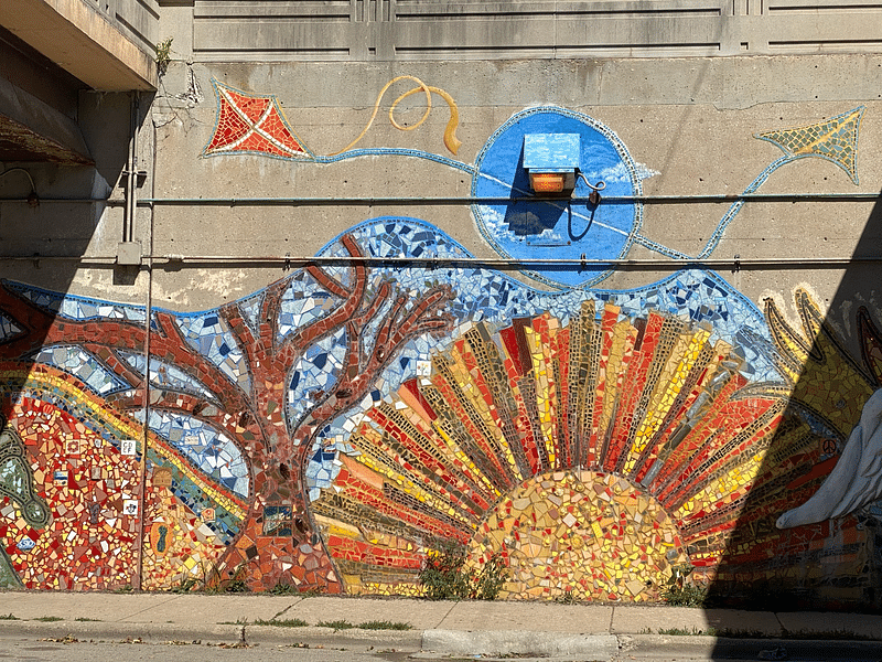 mural in Chicago by artist unknown.