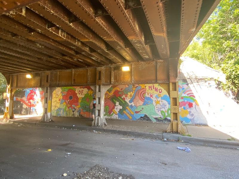 mural in Chicago by artist unknown.