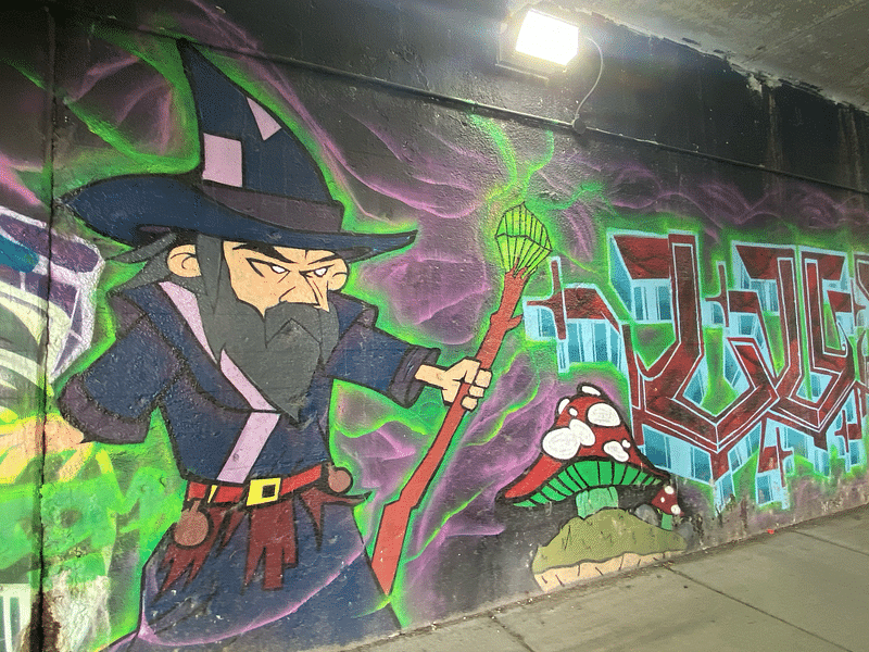 mural in Chicago by artist unknown.