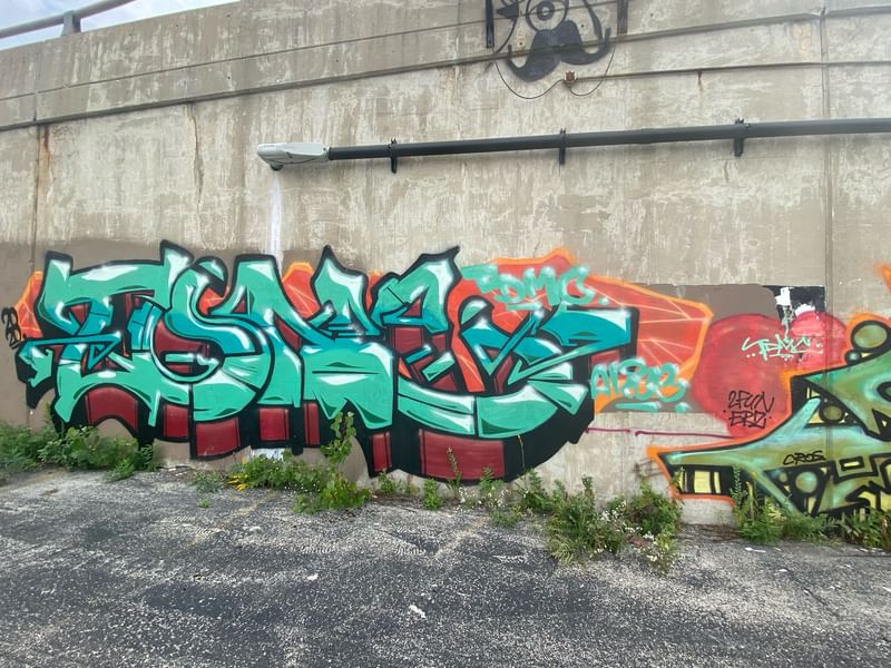 mural in Chicago by artist unknown.