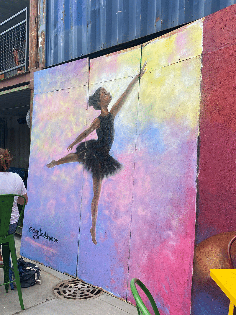 mural in Chicago by artist unknown.