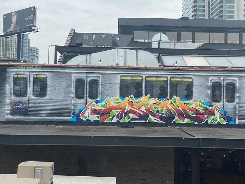 mural in Chicago by artist unknown.