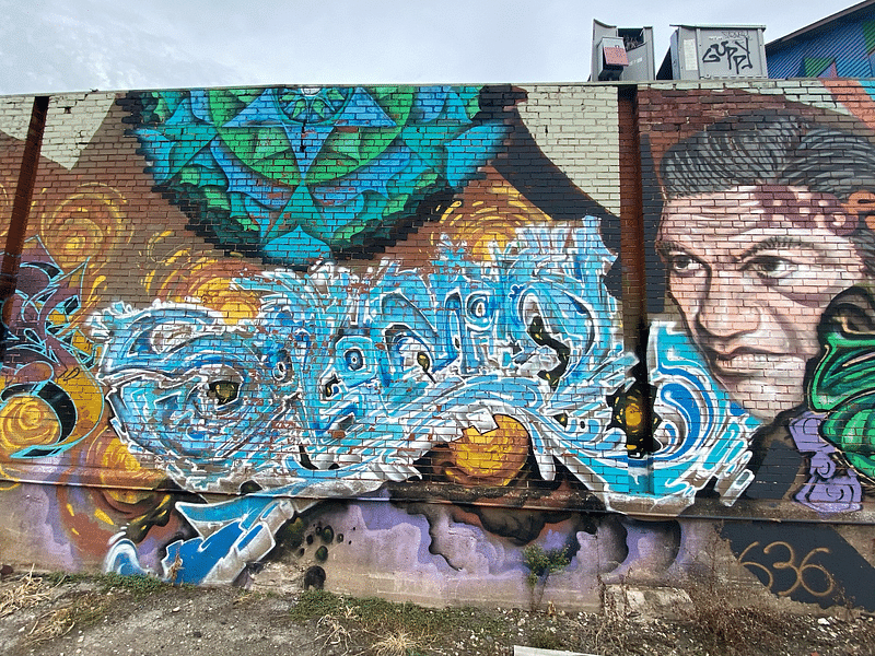 mural in Chicago by artist unknown.