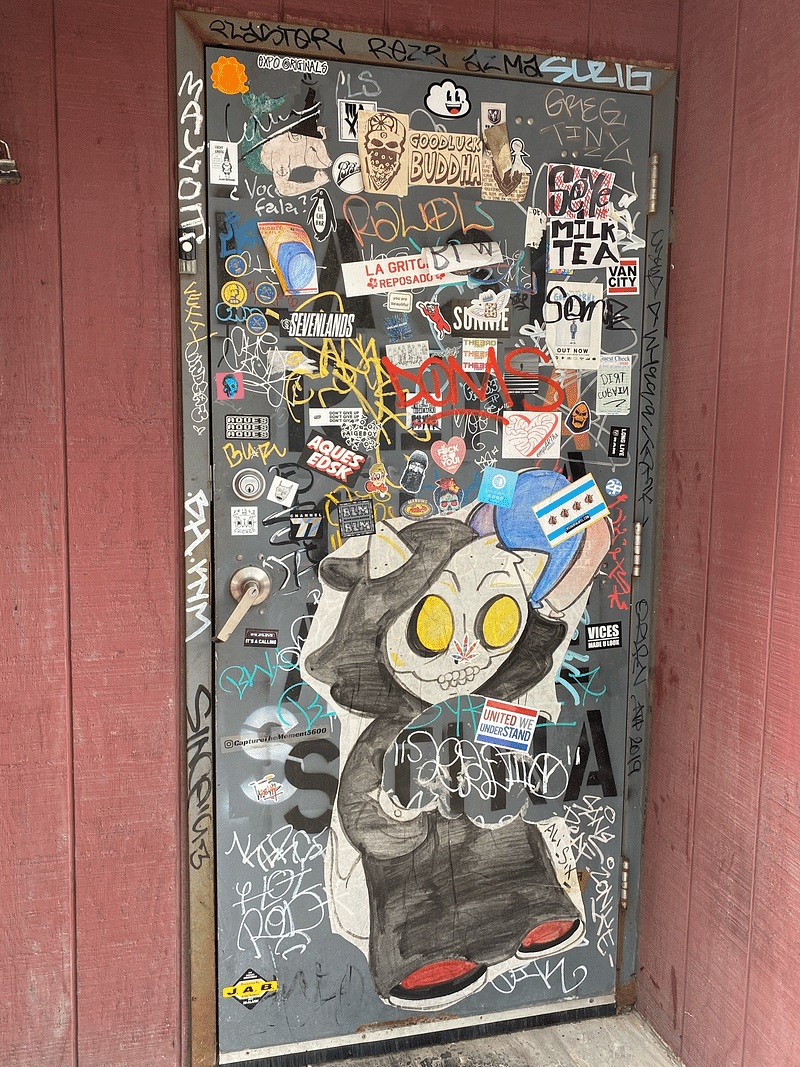 mural in Chicago by artist unknown.