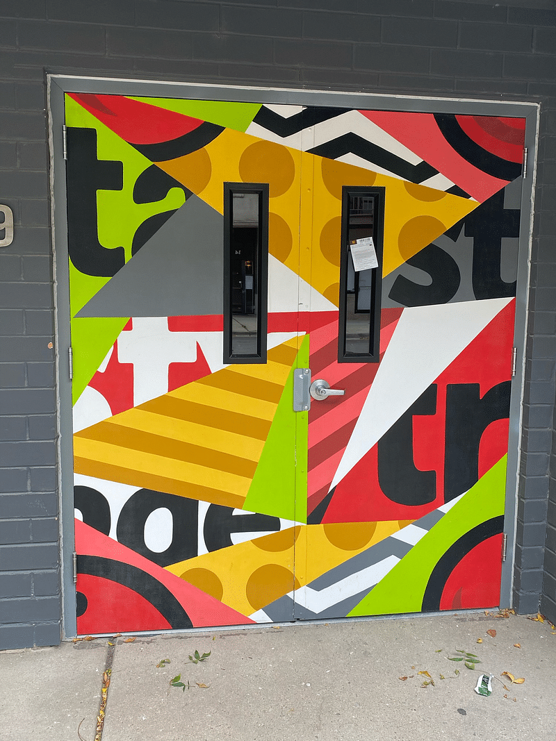 mural in Chicago by artist unknown.