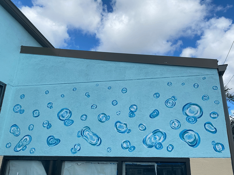 mural in Chicago by artist unknown.