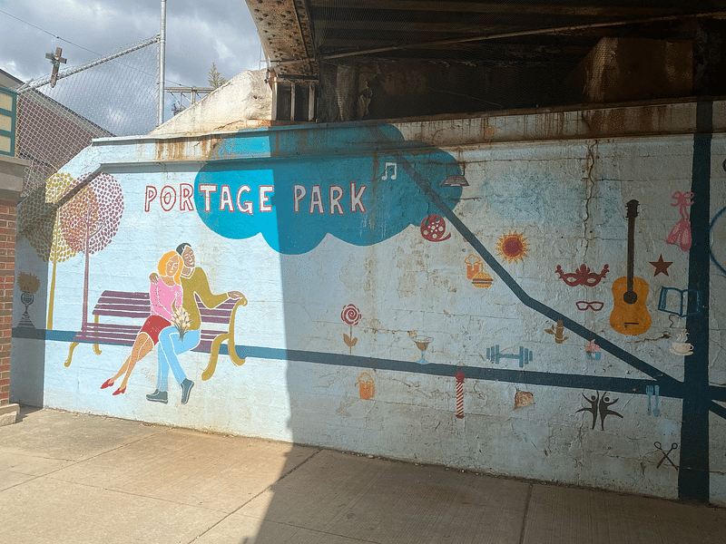 mural in Chicago by artist unknown.