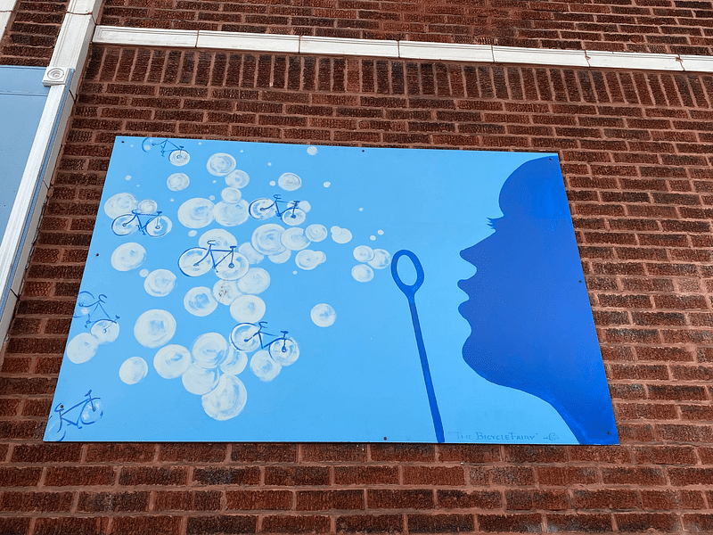 mural in Chicago by artist unknown.