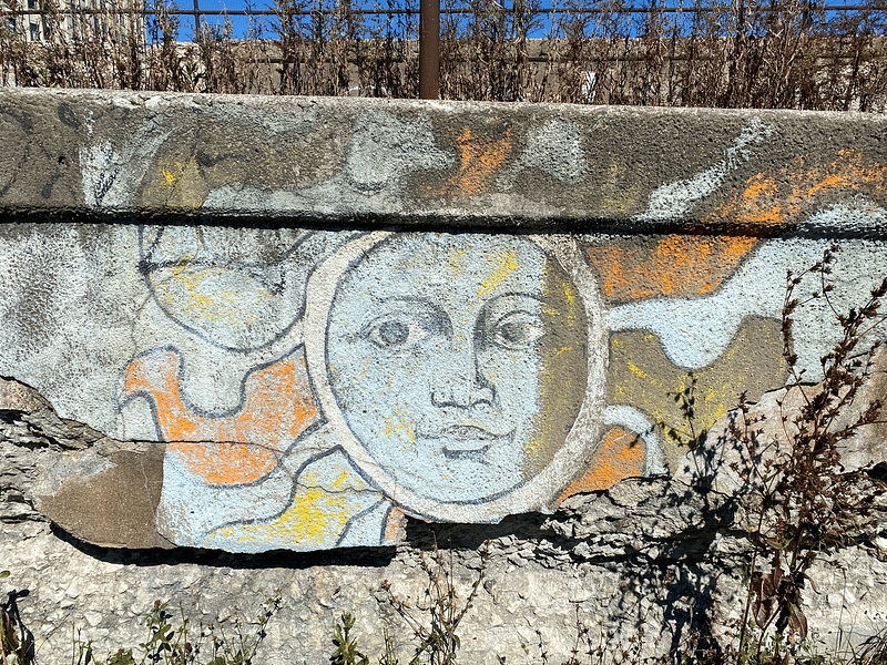 mural in Chicago by artist unknown.