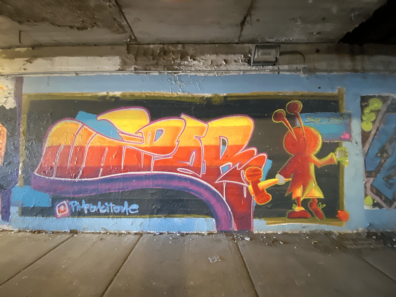 mural in Chicago by artist unknown.