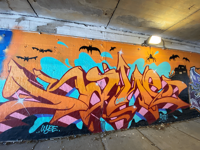 mural in Chicago by artist unknown.