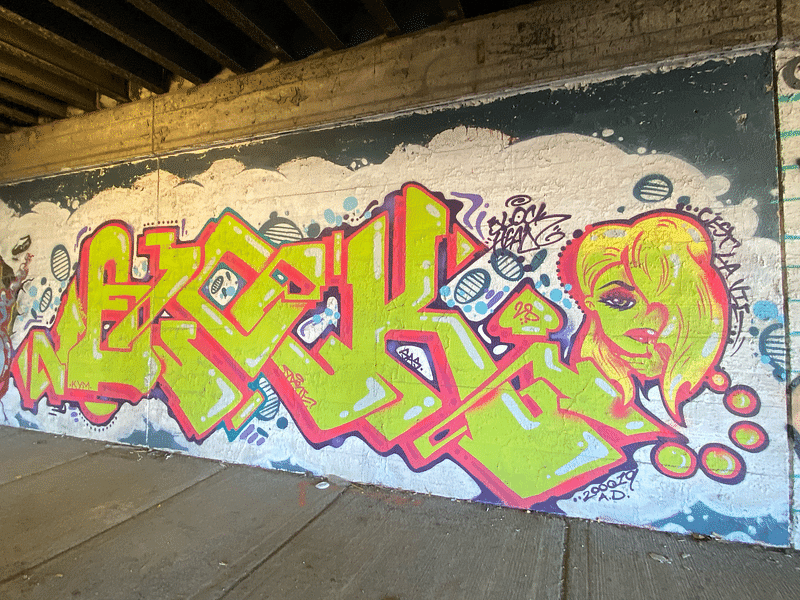 mural in Chicago by artist unknown.