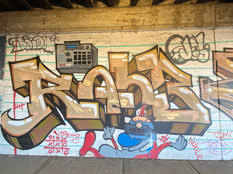 mural in Chicago by artist unknown.
